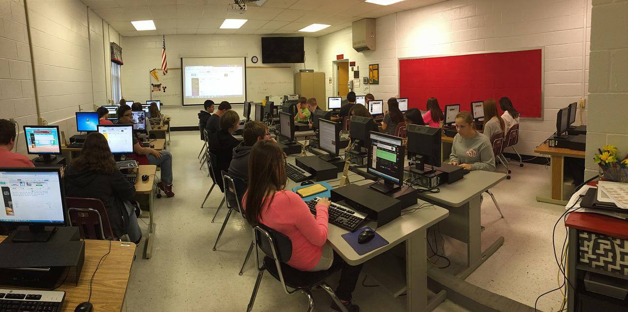 students learning computer science